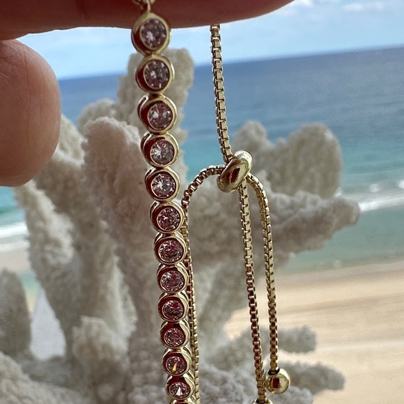 Jewelry - Elegant Gold and Diamond like Bracelet